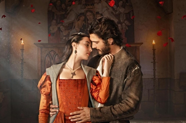Amaia Aberasturi (Lucía de Avellaneda) y Yon González (Telmo Medina) protagonizan la serie.