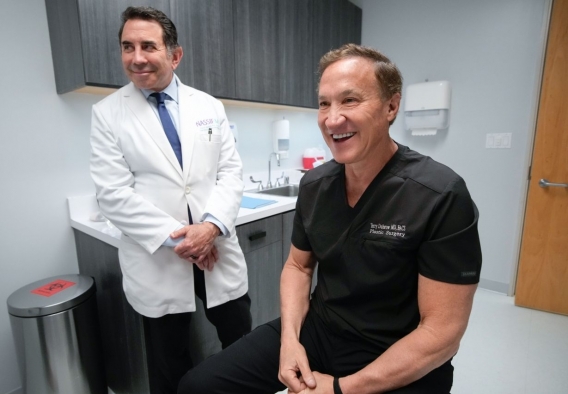 Los doctores de Hollywood, Paul Nassif y Terry Dubrow.