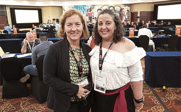 Andrea Hugemann (izq.) presentó el filme a los compradores de América Latina y USA Hispano en MIP Cancún. Aquí junto a la gerente de Producción de Caracol Televisión, Gloria Luz Arenas.