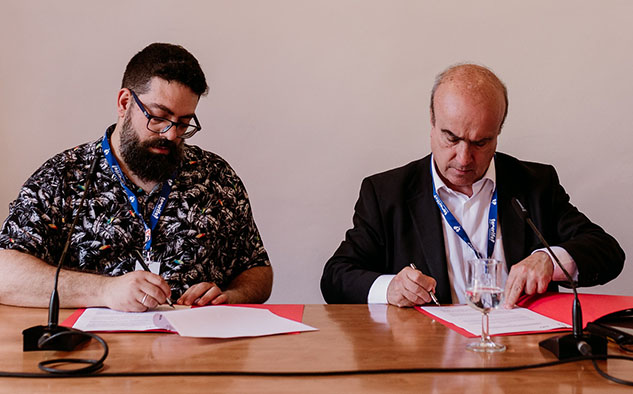 Firma del convenio entre los Premio Quirino y la OEI.