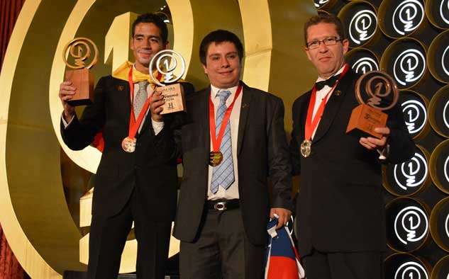 El colombiano Wiesner Osorio, ganador, junto al chileno Hans Araya, y el mexicano Gerardo Nungaray.