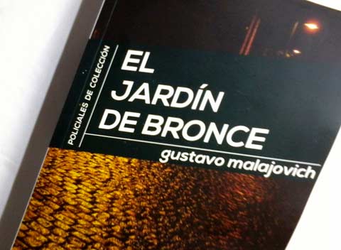 La serie esta basada en el libro homónimo El Jardín de Bronce