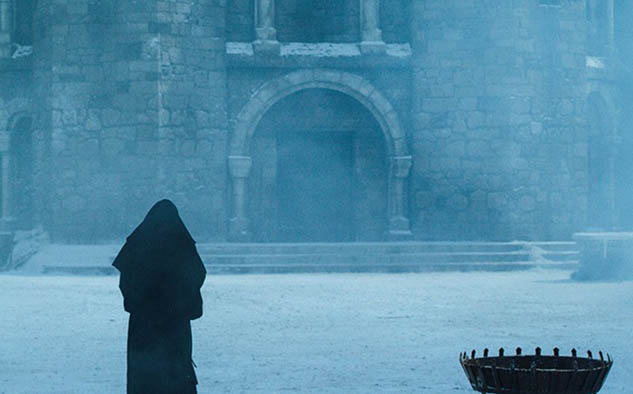 La serie sigue al monje franciscano Guillermo de Baskerville (Turturro) y su novicio Adso von Melk (Hardung) cuando llegan a un monasterio aislado en los Alpes.