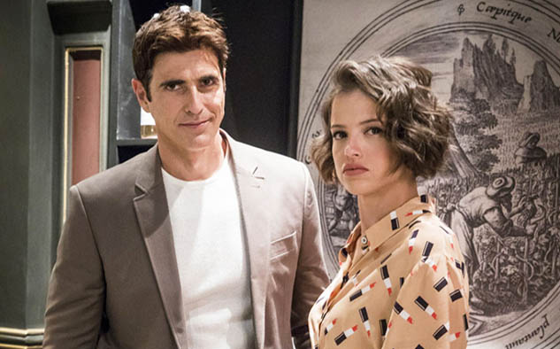Regis (Reynaldo Gianecchini) e Yosiane (Agatha Moreira).