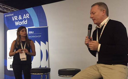 Madiana Asseraf y Jon Ola Sand, de la Unión Europea de Radiodifusión, durante el evento