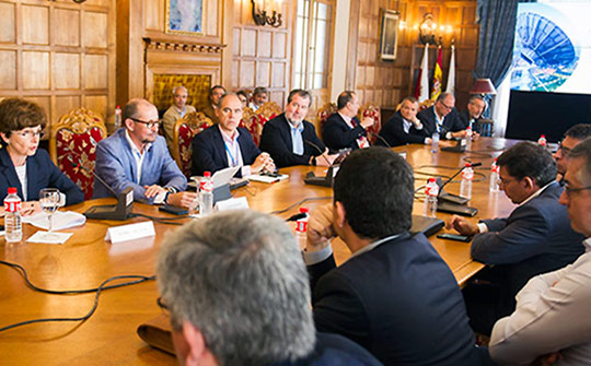 Magali Vaisière, de la Agencia Espacial Europea, expone durante el IX Encuentro de Hispasat (Foto: Juan Manuel Serrano, UIMP)