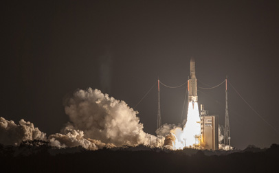 La partida de la nave Ariane 5 con la valiosa carga Intelsat en su parte superior