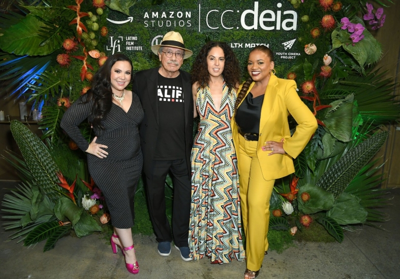 Showrunner de "With Love”, Gloria Calderon Kellett; Edward James Olmos; Erika Sabel Flores, directora ejecutiva de Youth Cinema Project; y Latasha Gillespie.