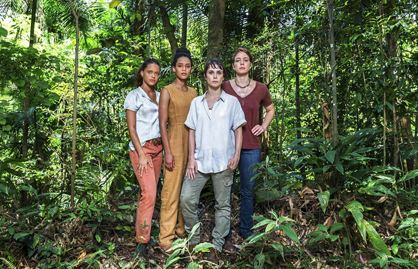 Con 10 episodios, la serie aborda un tema extremadamente relevante: la necesidad de preservar la selva amazónica y las comunidades locales, y la importancia del trabajo de los activistas. 