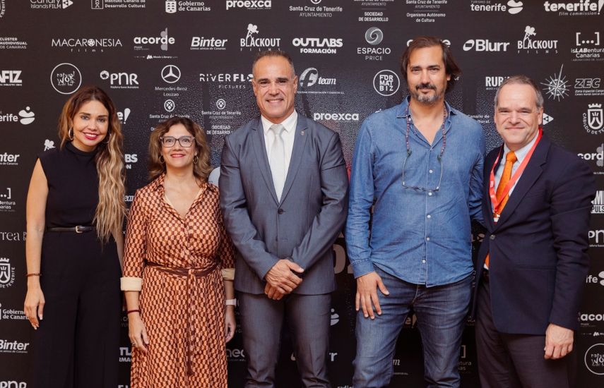 Los panelistas de la segunda jornada del mercado, acompañados por Guillermo Ríos, director de CIIF Market (de camisa): Carmen Aguado, Ana Cristina Armas (moderadora), José Ramón Barrera, , y Fernando Rodríguez.