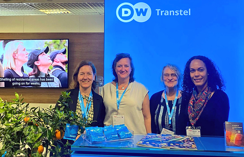 Andrea Hugemann (Distribution America), Anna Higgins (Partner Content Manager), Tanja Suttor-Ba (Distribution Africa) y Hertha Beckmann (Sales), el equipo de Distribución de Contenidos de DW Transtel en el mercado de primavera de Cannes.