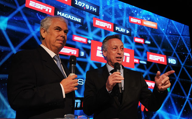 Guillermo Tavanera, VPS y gerente general, y Enrique Wolff, uno de los talentos más reconocidos y emparentados con la marca ESPN, en el Upfront de Buenos Aires.