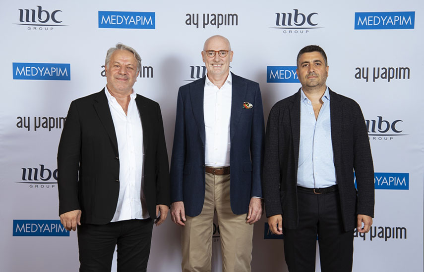 Fatih Aksoy, presidente de Medyapim, Sam Barnett, CEO de MBC Group y Kerem Çatay, CEO de Ay Yapim.