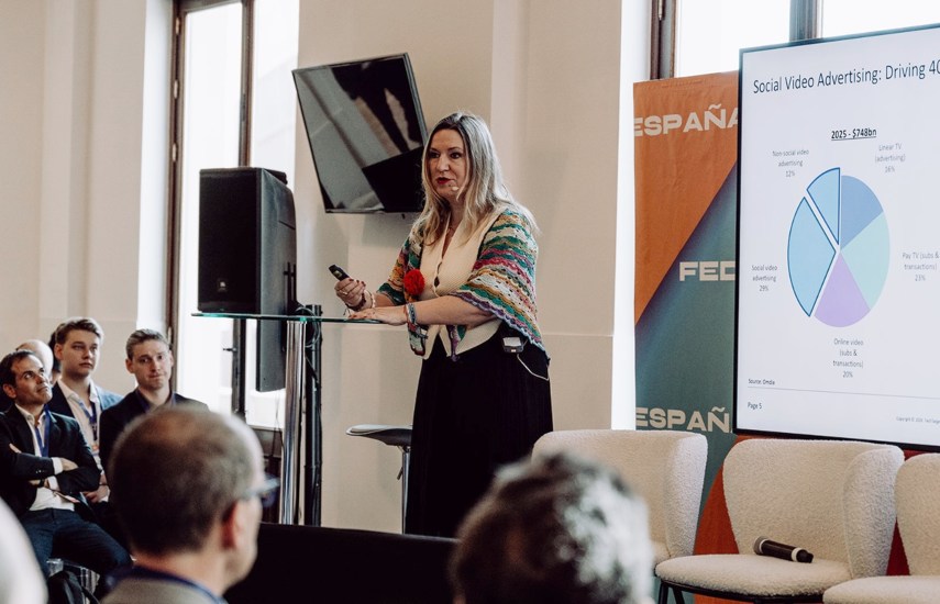 FED España María Rua Aguete, directora de Medios y Entretenimiento del grupo de investigación y consultoría tecnológica de Omdia en la presentación en FED España.