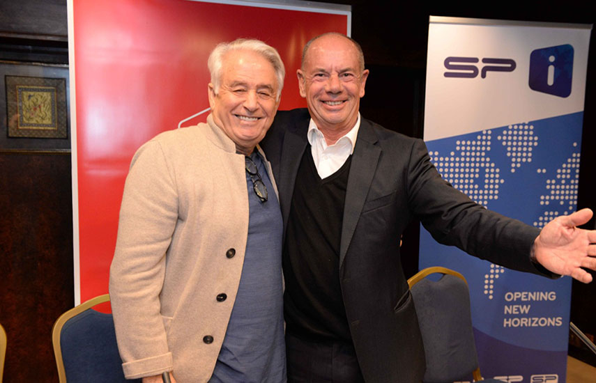 Ghaleb Jaber Ibrahim, presidente de CTV, y Jorge Marecos, administrador del grupo SP Televisão, tras la firma de la alianza estratégica.