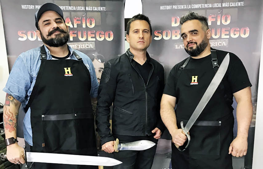El argentino Mariano Gugliotta, jurado de la competición, junto a Miguel Brailovsky, VP Sénior de Producción y Programación, A+E Networks Latin America y Pablo Bugallo, competidor argentino.