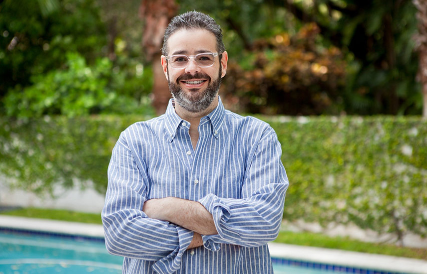 En su trayectoria en la empresa, Lee dirigió Univision Noticias, Univision Digital y finalmente, todo el contenido, incluido el de The Root, The Onion y Gizmodo Media, antes de asumir en enero de 2017 el cargo de director ejecutivo de Contenido tanto de UCI como Televisa.