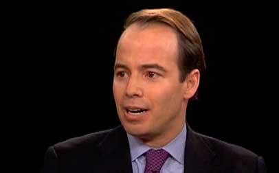 Peter Lattman, reportero de la sección DealBook del Times, se ocupará del puesto de editor de multimedia, tras la promoción de Headlam.