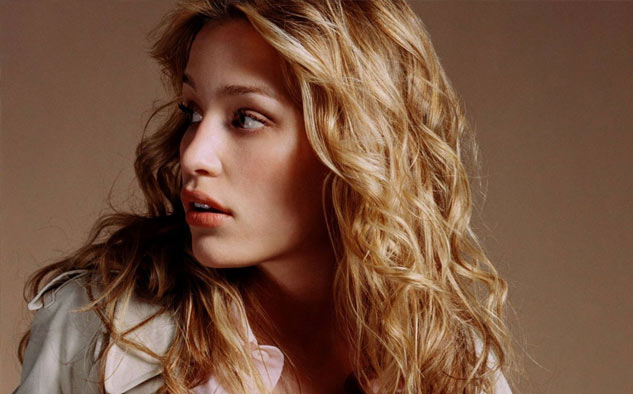Piper Perabo como Riley Miller