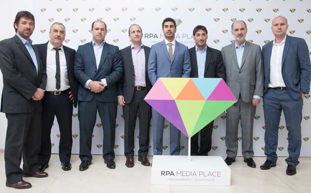 Juan Rosales, gerente comecial de Artear digital; Daniel Rodriguez, gerente comercial de Perfil; Tomas Salvagni, gerente comercial de Comercial Agea; Gervasio Marques Peña, gerente comercial de La Nación; Alejandro Alvarez, CEO de RPA Media Place; Gonzalo Antelo, gerente comercial de Infobae; Guillermo Campanini, director comercial de Telefe; y Santiago Perincioli, gerente comercial de Telefe.