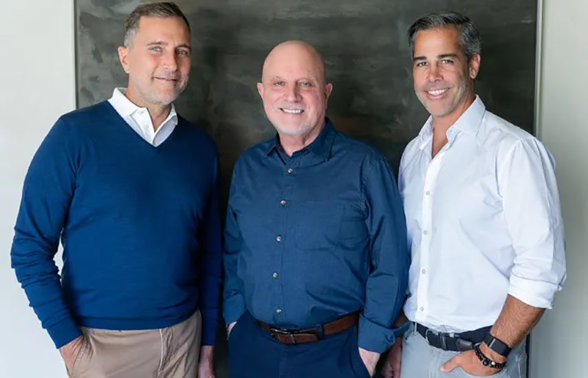 James Costos, presidente de Secuoya Studios, junto a Chris Albrecht y Jorge Granier, fundadores de Rubicon Global Media.