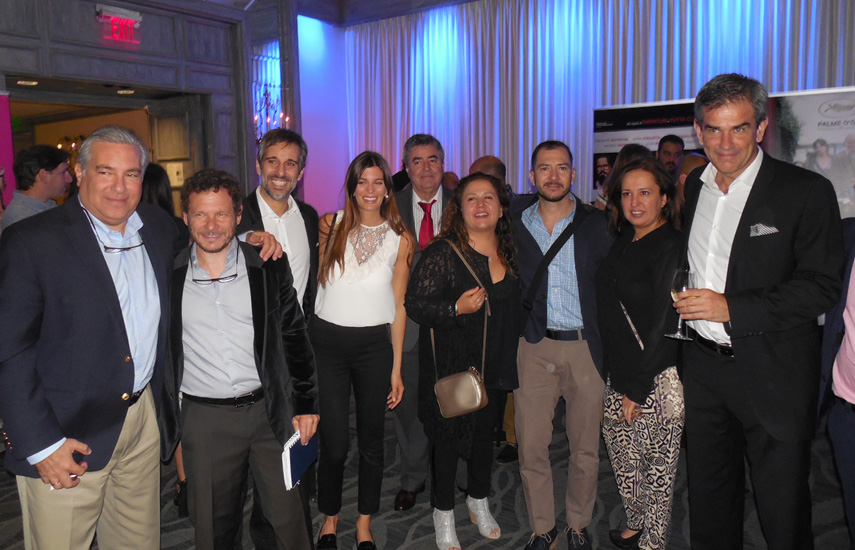 Luis Peraza de HBO Latin America, junto al equipo de Telefilms, presidido por Tomás Darcyl y Ricardo Costianovsky, tras el cierre del screening en el InterContinental Hotel de Los Ángeles.