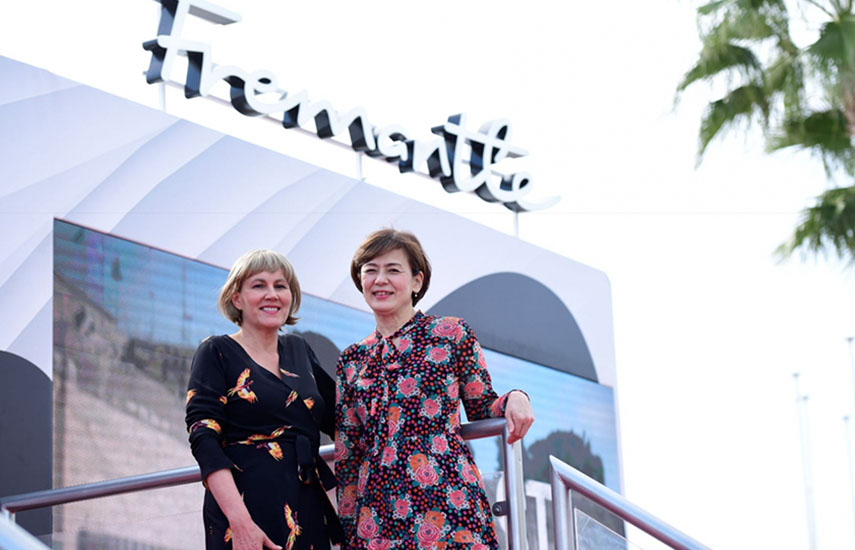 Vasha Wallace, VP ejecutiva de Global Acquisitions and Development en Fremantle, y Miho Okada, directora general ejecutiva de Kansai TV.