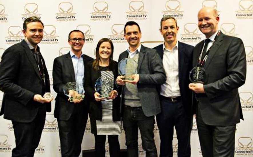 Equipo de Sky Media, ganador de los Premios Videonet TV Conectada