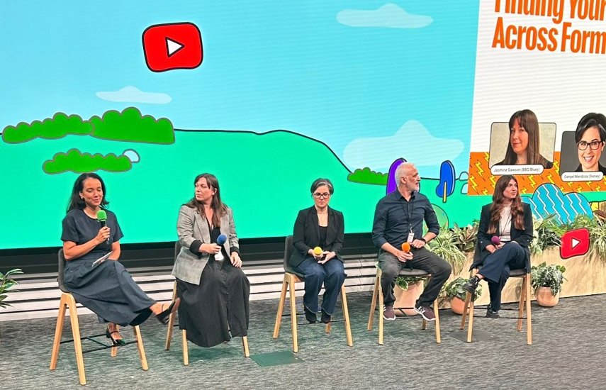 Panel de conversación en la celebración del aniversario, en Nueva York: Alexis Rice (YouTube), Jasmine Dawson (BBC), Danyel Mendoza (Disney), Juliano Prado (Galinha Pintadinha), y Paula Lavinia Oblanca (El Reino Infantil)