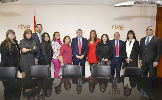 Presidente de RTVE José Antonio Sánchez (centro) junto a agentes comerciales del grupo en Madrid